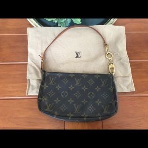 Louis Vuitton small purse with keychain extender